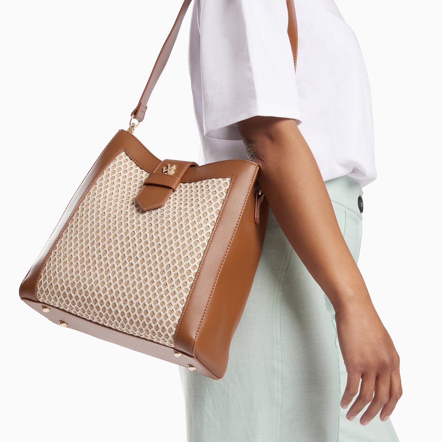 Sac bourse camel femme en similicuir et raphia beige Vanessa Wu avec bandoulières taille moyenne