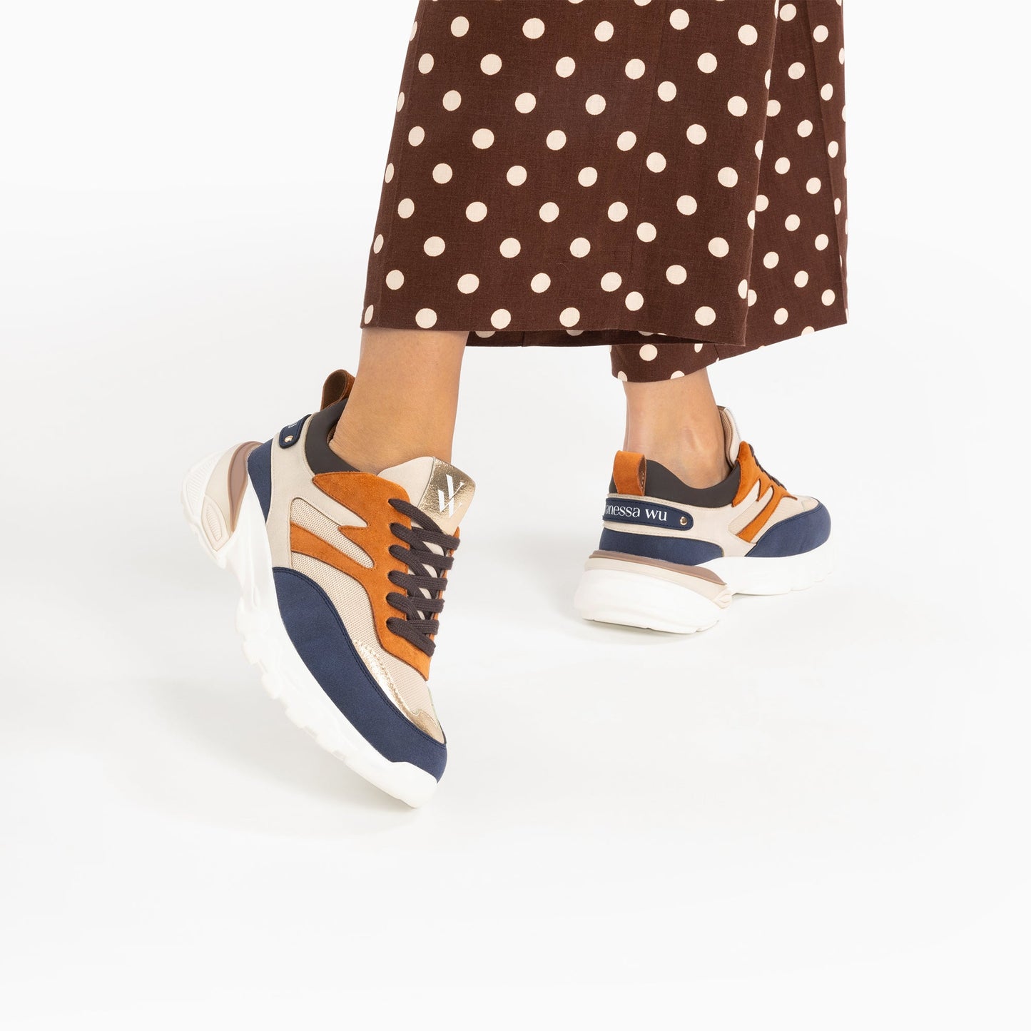 Baskets femme Vanessa Wu dad shoes en mesh beige et orange bleu et marron