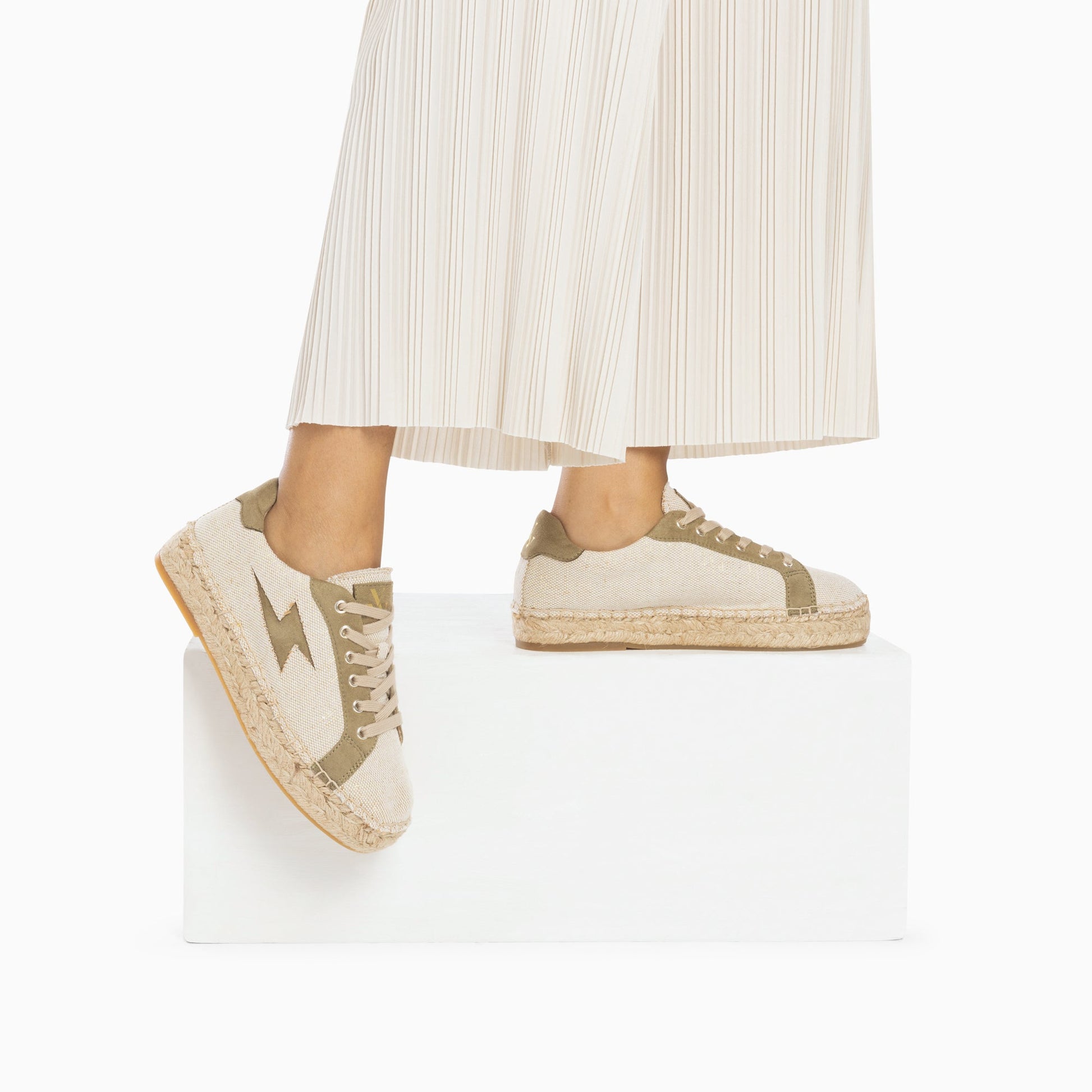 Baskets à éclair kaki Vanessa Wu femme beige à lacets à semelle espadrille