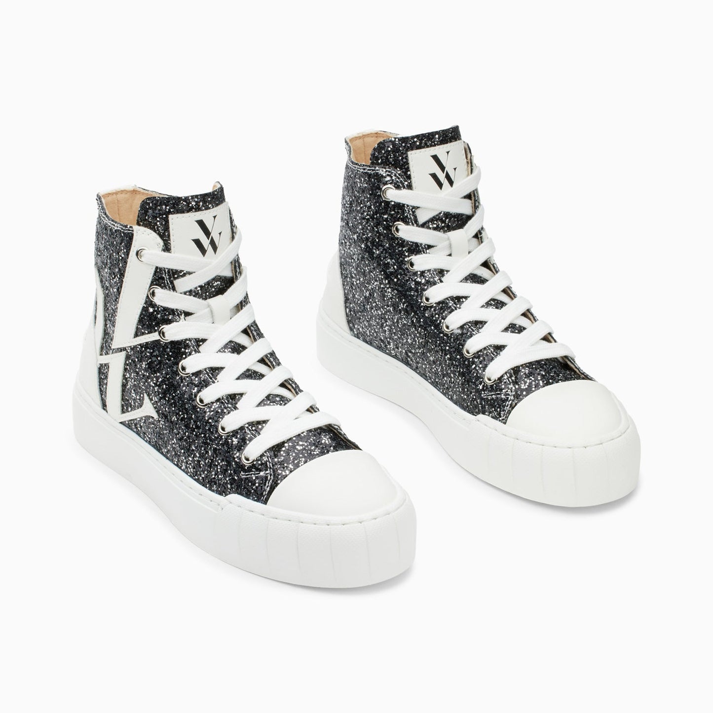 Sneakers paillettes noires montantes femme avec monogramme Vanessa Wu en similicuir blanc et semelles épaisses