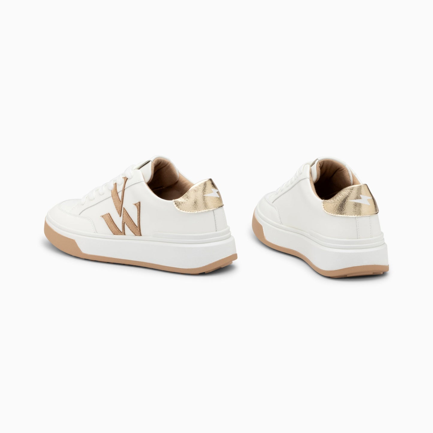 Sneakers blanches femme avec monogramme Vanessa Wu en suédine beige avec semelle blanche et beige