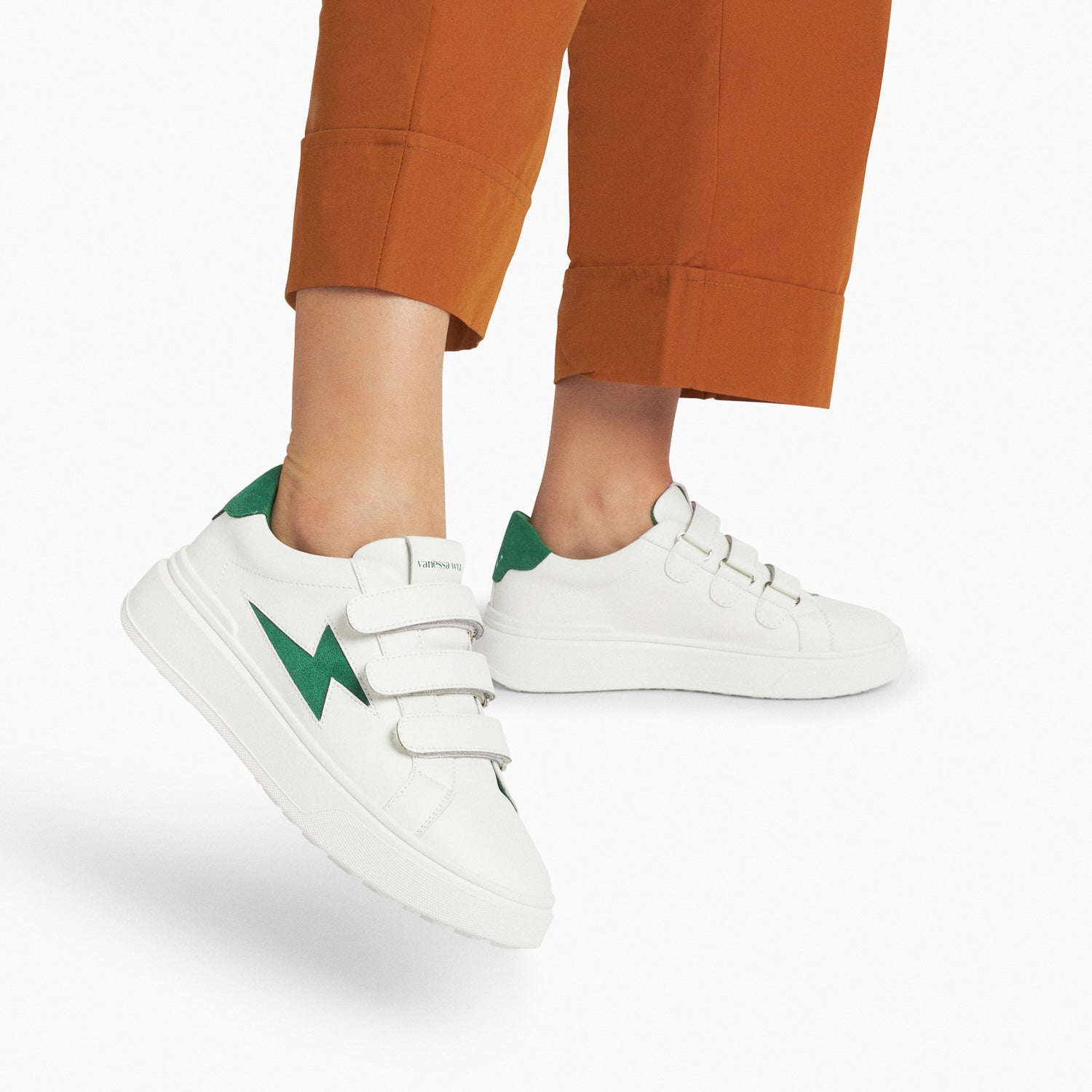 Sneakers blanches à scratchs femme Vanessa Wu avec découpe éclair suédine vert et semelle épaisse