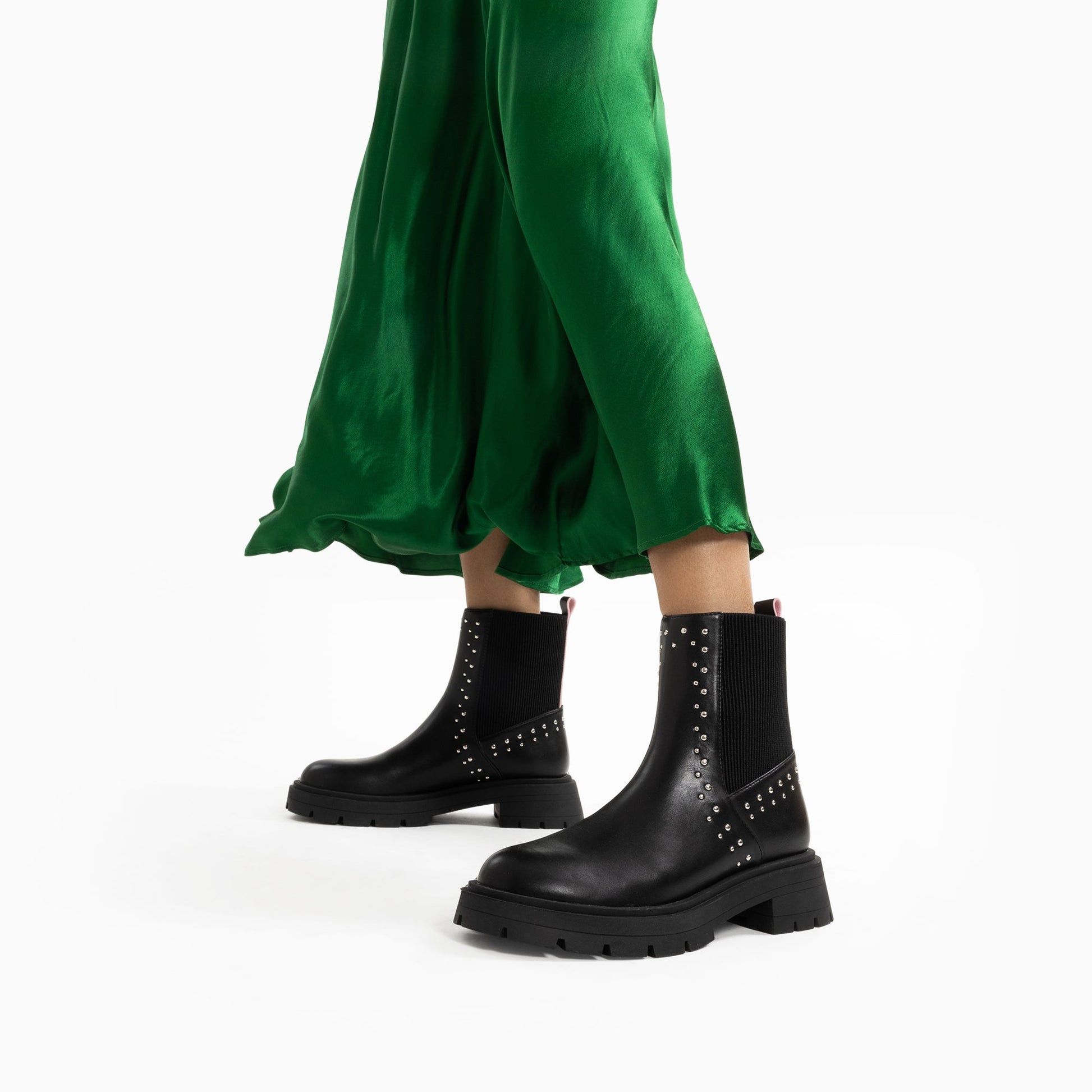 Bottines montantes noires Vanessa Wu à clous et élastique en similicuir semelle oversize crantée femme