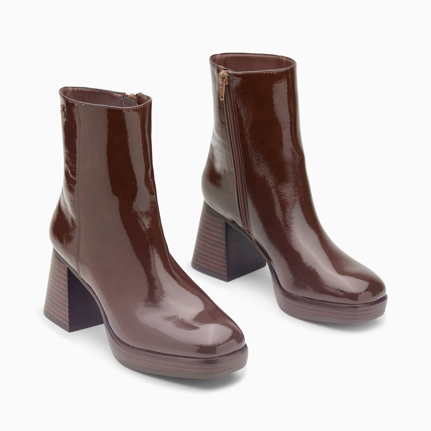 Bottines en simiilicuir verni effet vieilli marron foncé Vanessa Wu à semelle effet bois femme