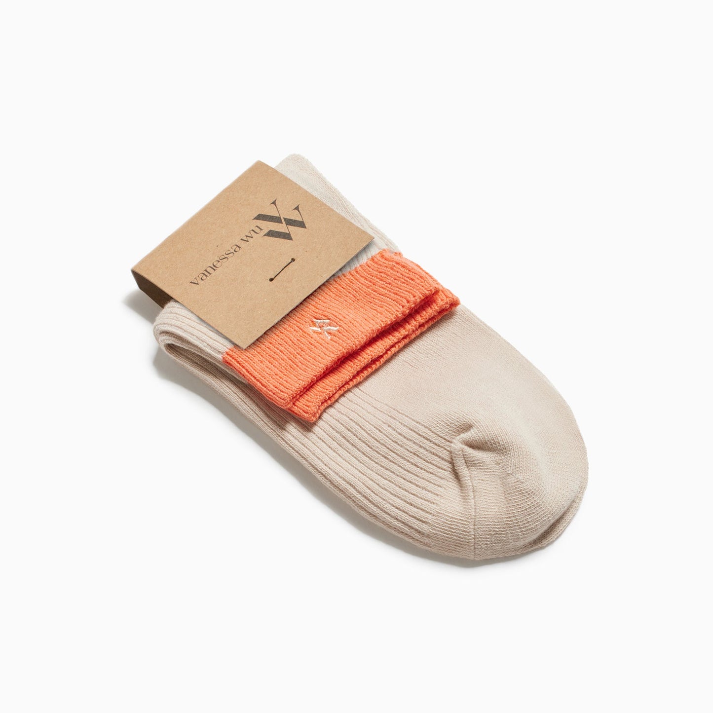 Chaussettes courtes beige côtelées Vanessa Wu femme avec logo doré brodé et bordure orange élastique