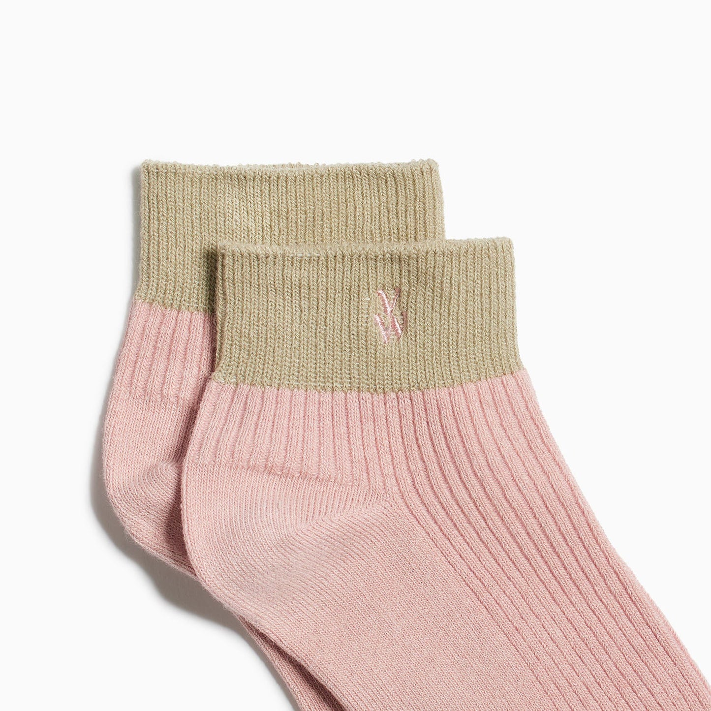 Chaussettes rose côtelées courtes femme avec logo rose brodé et bordure kaki élastique Vanessa Wu