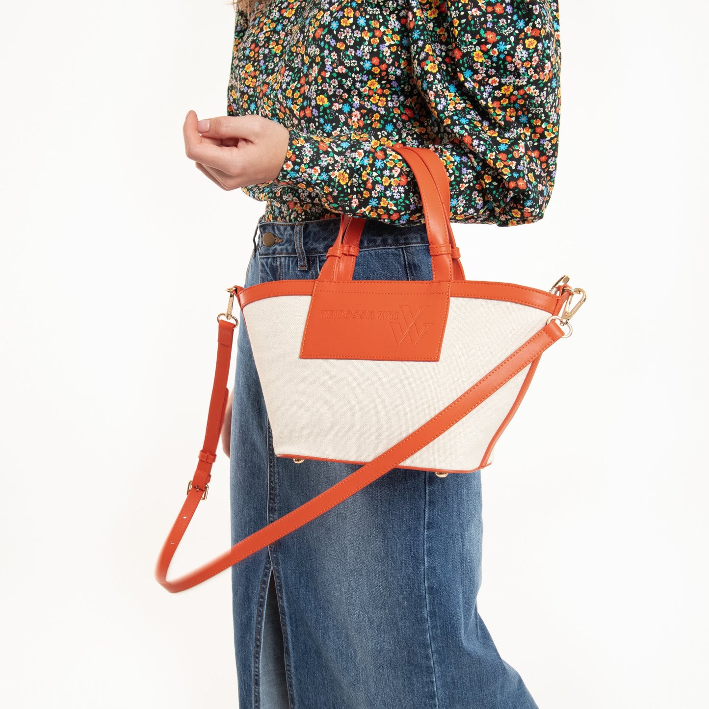 Sac panier trapèze beige en toile femme Vanessa Wu détails orange avec anses et bandoulière