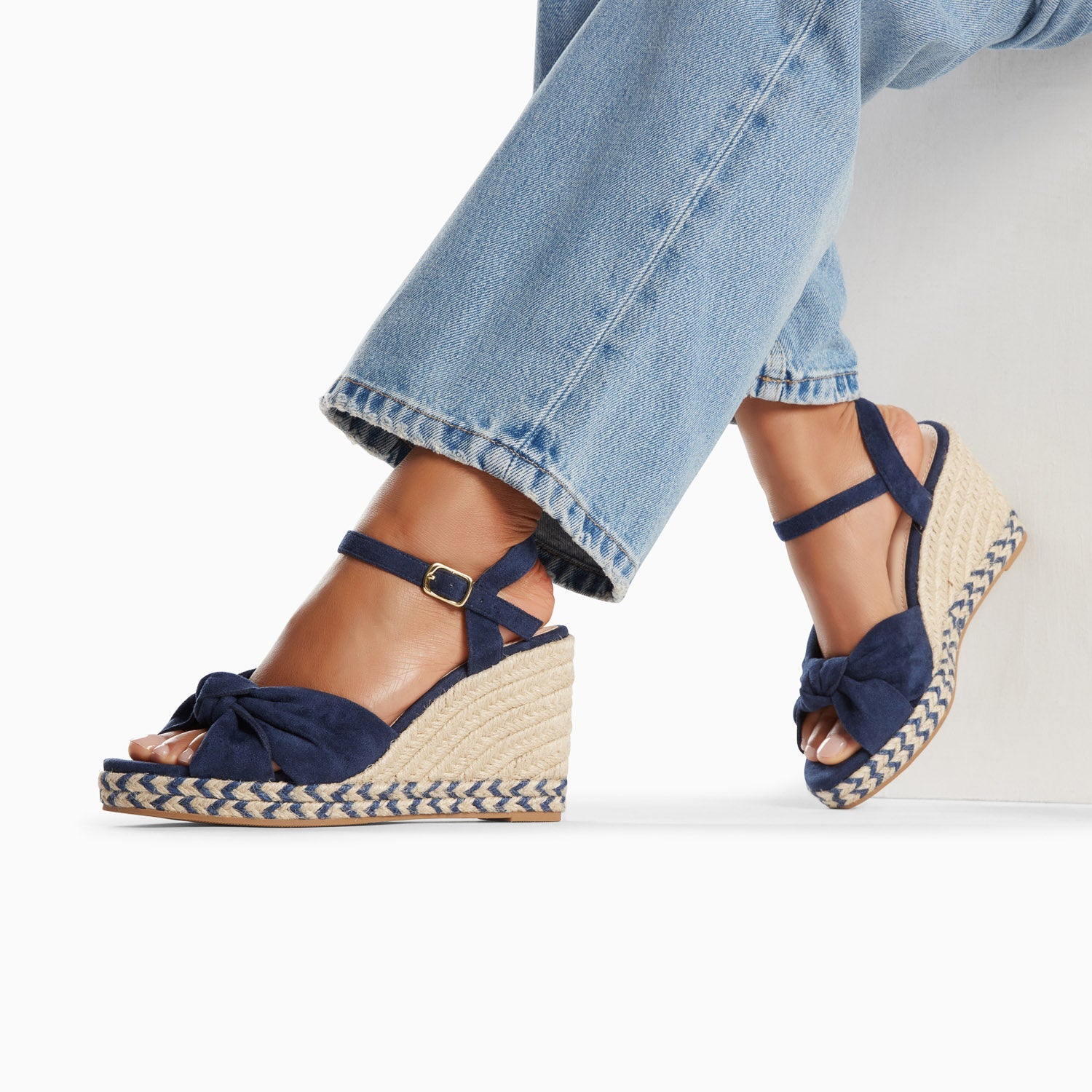 Sandales femme peep-toe et compensées avec noeud bleu marine Vanessa Wu